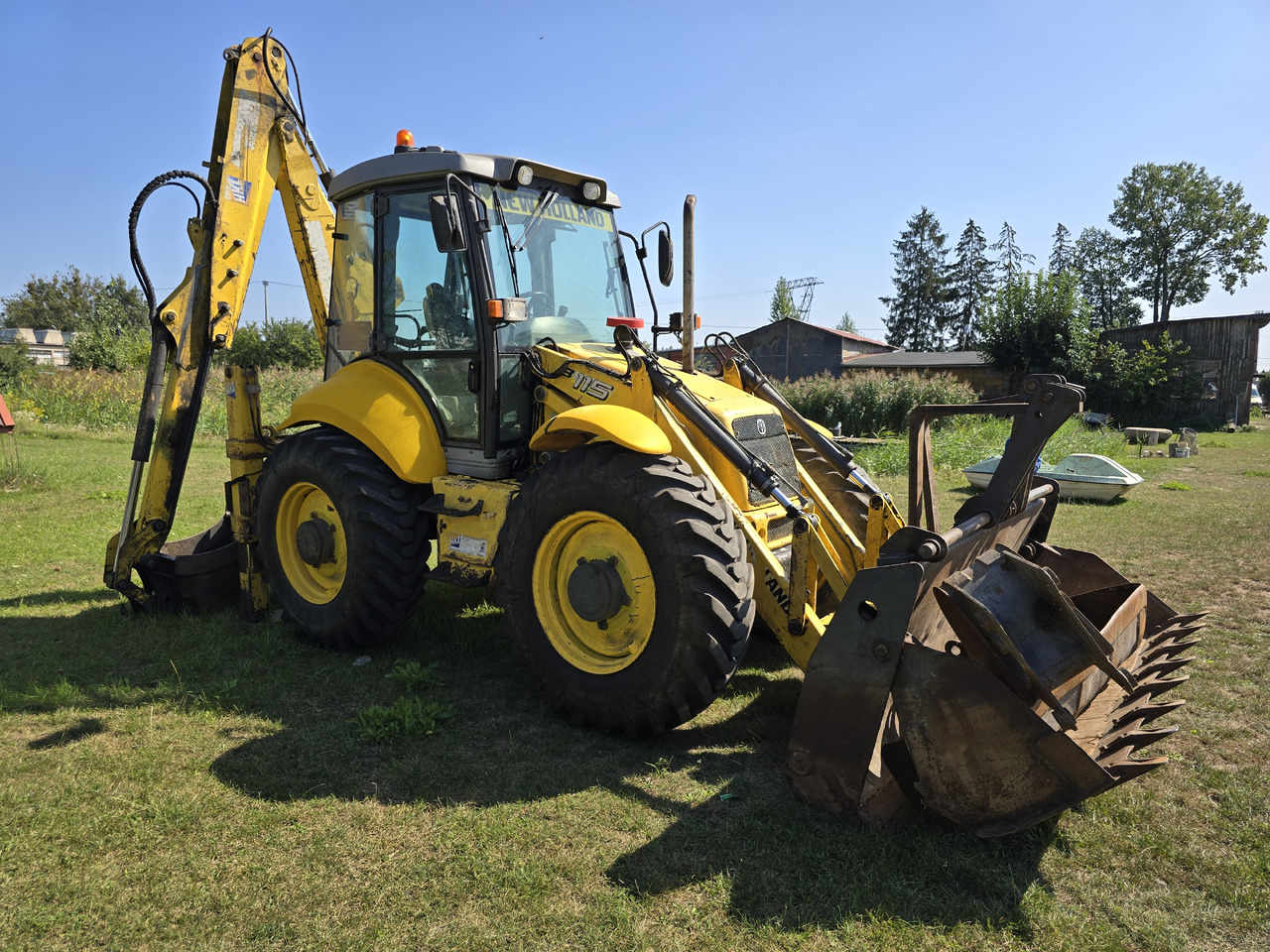 Tractopelle NEW HOLLAND B115-4PS: photos 1