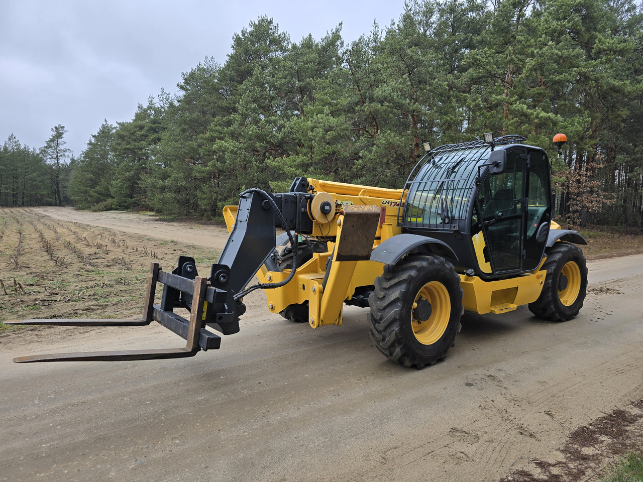 NEW HOLLAND LM 1745 Turbo - Chargeuse sur pneus: photos 1 NEW HOLLAND LM 1745 Turbo - Chargeuse sur pneus: photos 1
