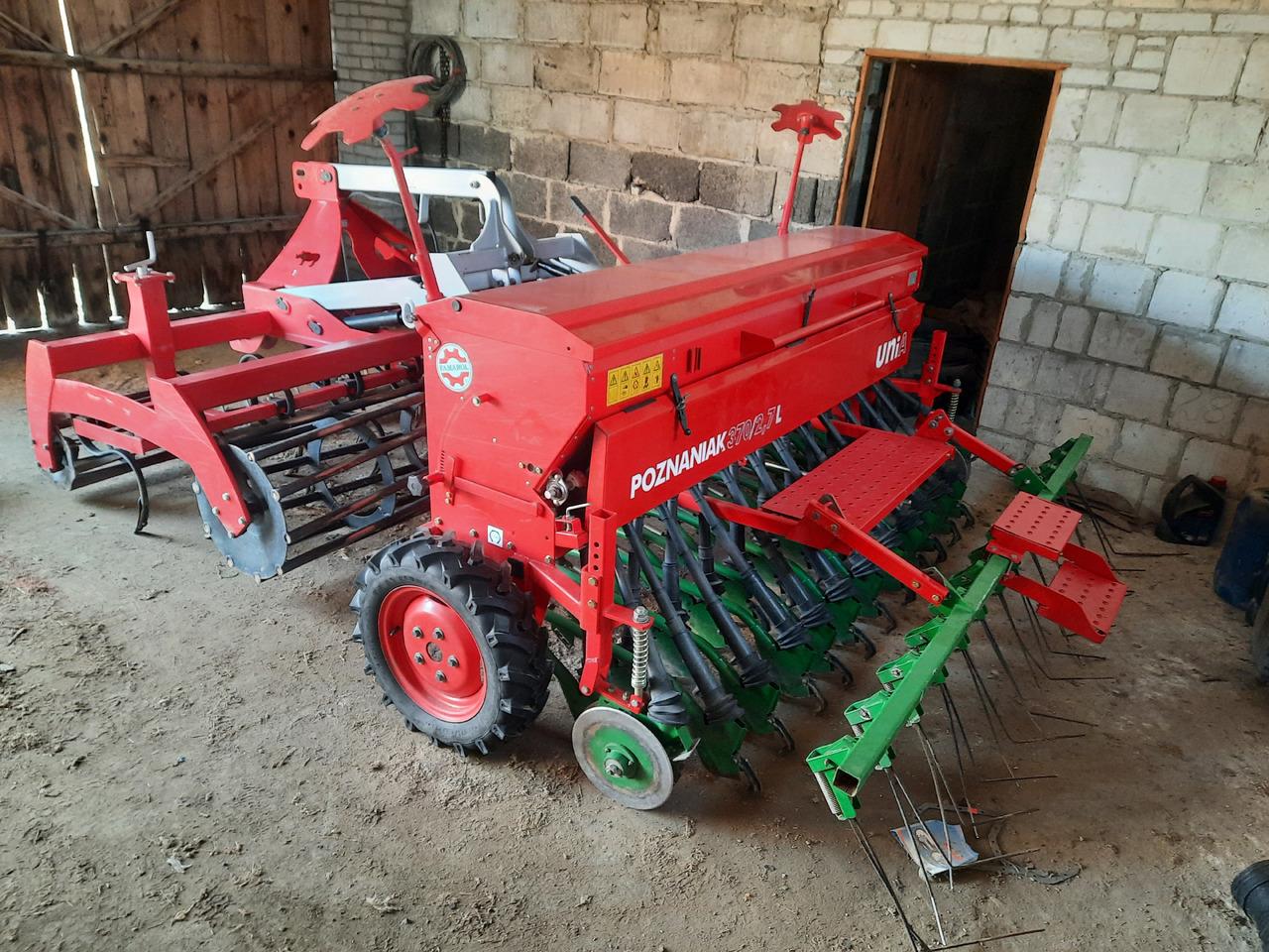 UNIA POZNANIAK 370/2.7L + ARAMIS 2,7R - Combiné de semis: photos 2 UNIA POZNANIAK 370/2.7L + ARAMIS 2,7R - Combiné de semis: photos 2