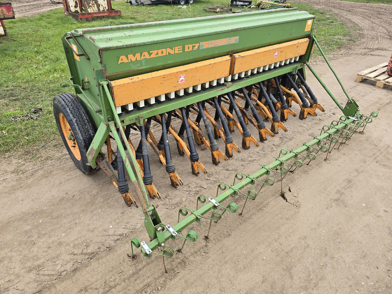 Amazone D7 SUPER-S Typ 30 - Semoir/ Planteuse: photos 2 Amazone D7 SUPER-S Typ 30 - Semoir/ Planteuse: photos 2