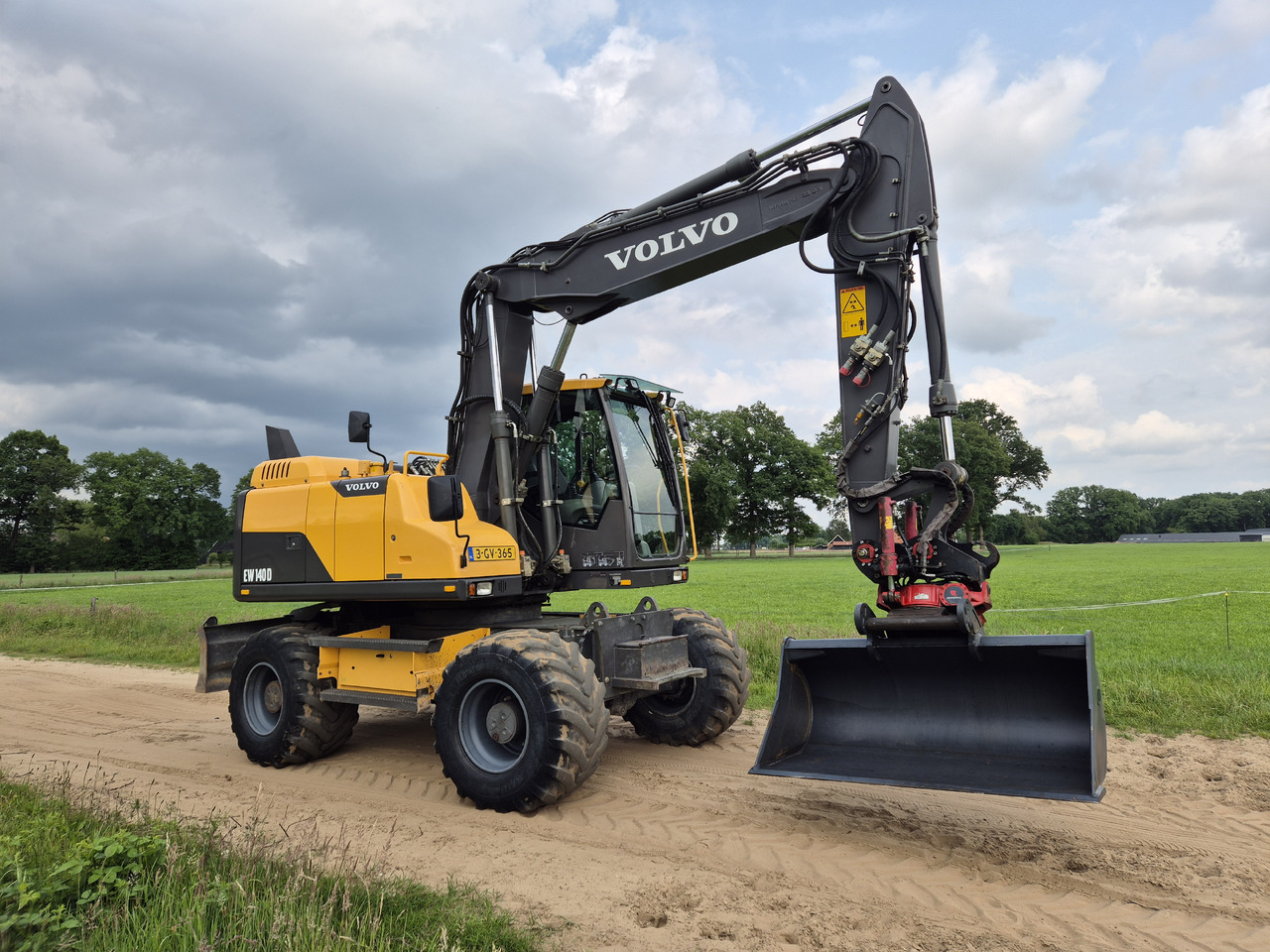 VOLVO EW 140 D Rototilt - Pelle sur pneus: photos 5 VOLVO EW 140 D Rototilt - Pelle sur pneus: photos 5