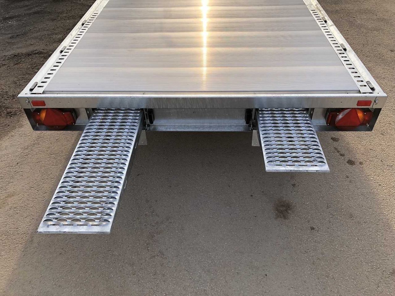 HUMBAUR Universal 3500 Aluboden Universaltransporter - Remorque porte-voitures: photos 5 HUMBAUR Universal 3500 Aluboden Universaltransporter - Remorque porte-voitures: photos 5