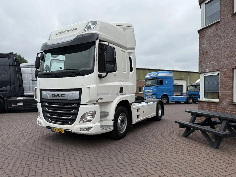 DAF CF 410 4X2 SPACECAB EURO6 DISTRIBUTIETREKKER MILIEUZONE DAF ONDERHOUD HOLLAND TRUCK!!! - Tracteur routier: photos 2 DAF CF 410 4X2 SPACECAB EURO6 DISTRIBUTIETREKKER MILIEUZONE DAF ONDERHOUD HOLLAND TRUCK!!! - Tracteur routier: photos 2