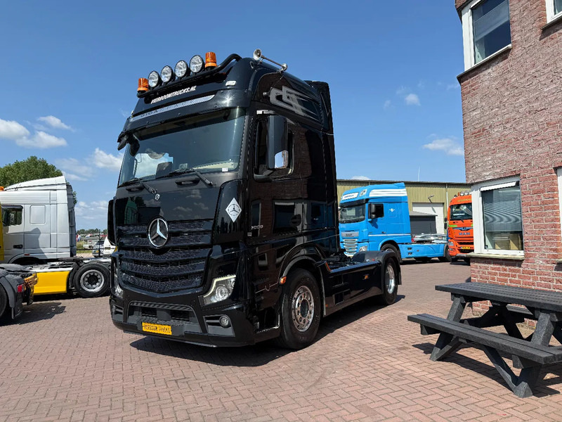 Mercedes-Benz Actros 1853 LS 4X2 "BLACK PEARL" EURO6D / FULL OPTIONS / RETARDER / ALCOA / LEATHER INTERIOR / ETC..... PERFECT CONDTION!!!!! - Tracteur routier: photos 2 Mercedes-Benz Actros 1853 LS 4X2 "BLACK PEARL" EURO6D / FULL OPTIONS / RETARDER / ALCOA / LEATHER INTERIOR / ETC..... PERFECT CONDTION!!!!! - Tracteur routier: photos 2