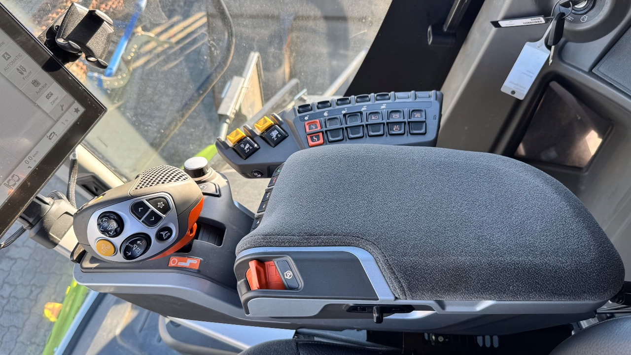 CLAAS Lexion 6900 TerraTrac 890 full Options - Moissonneuse-batteuse: photos 4 CLAAS Lexion 6900 TerraTrac 890 full Options - Moissonneuse-batteuse: photos 4