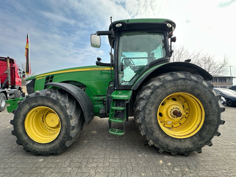 John Deere 8260R AutoPowr - Tracteur agricole: photos 5 John Deere 8260R AutoPowr - Tracteur agricole: photos 5