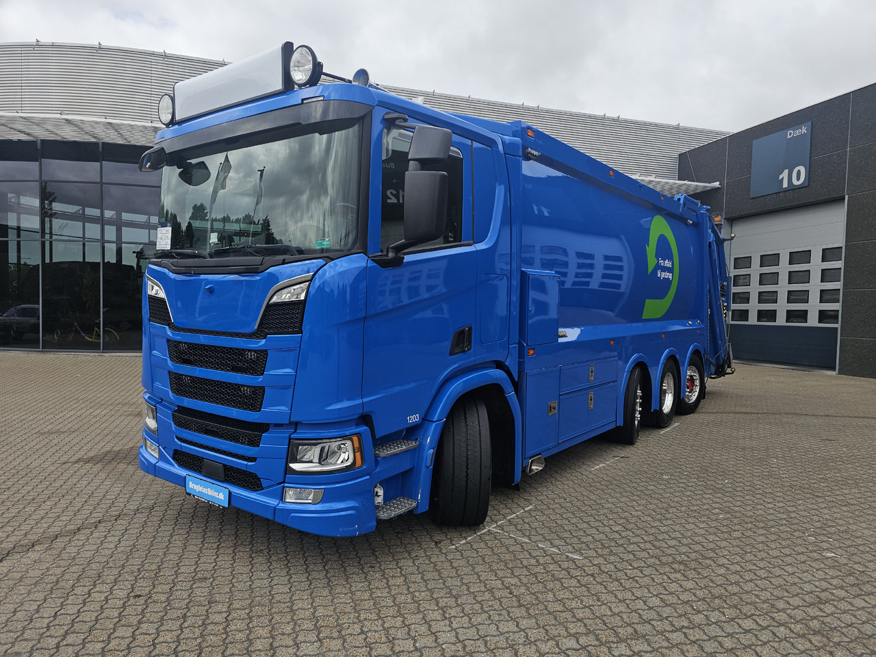 Scania R520 8x2 - Benne à ordures ménagères: photos 1 Scania R520 8x2 - Benne à ordures ménagères: photos 1