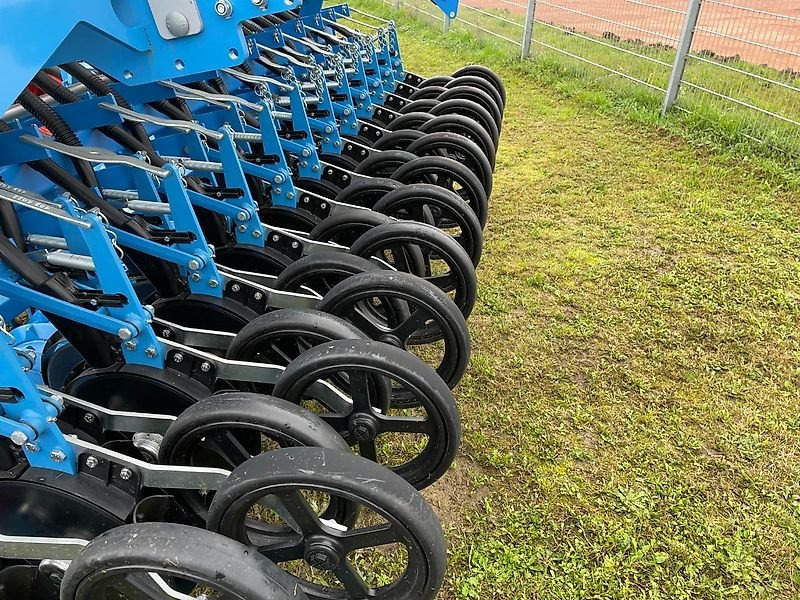 Lemken Zirkon 12/300 und Saphir 9/300-DS - Combiné de semis: photos 3 Lemken Zirkon 12/300 und Saphir 9/300-DS - Combiné de semis: photos 3