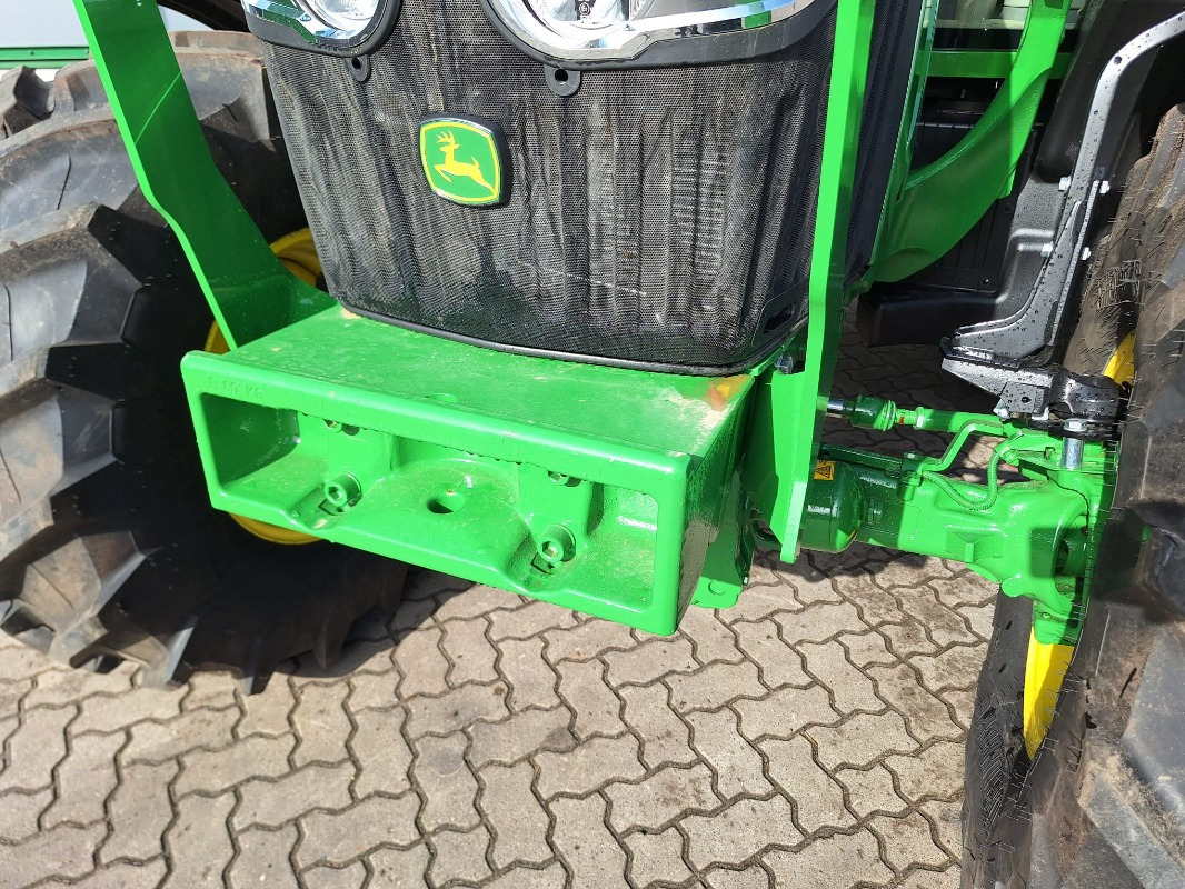 Tracteur agricole John Deere 6100M **MIETRÜCKLÄUFER**: photos 11