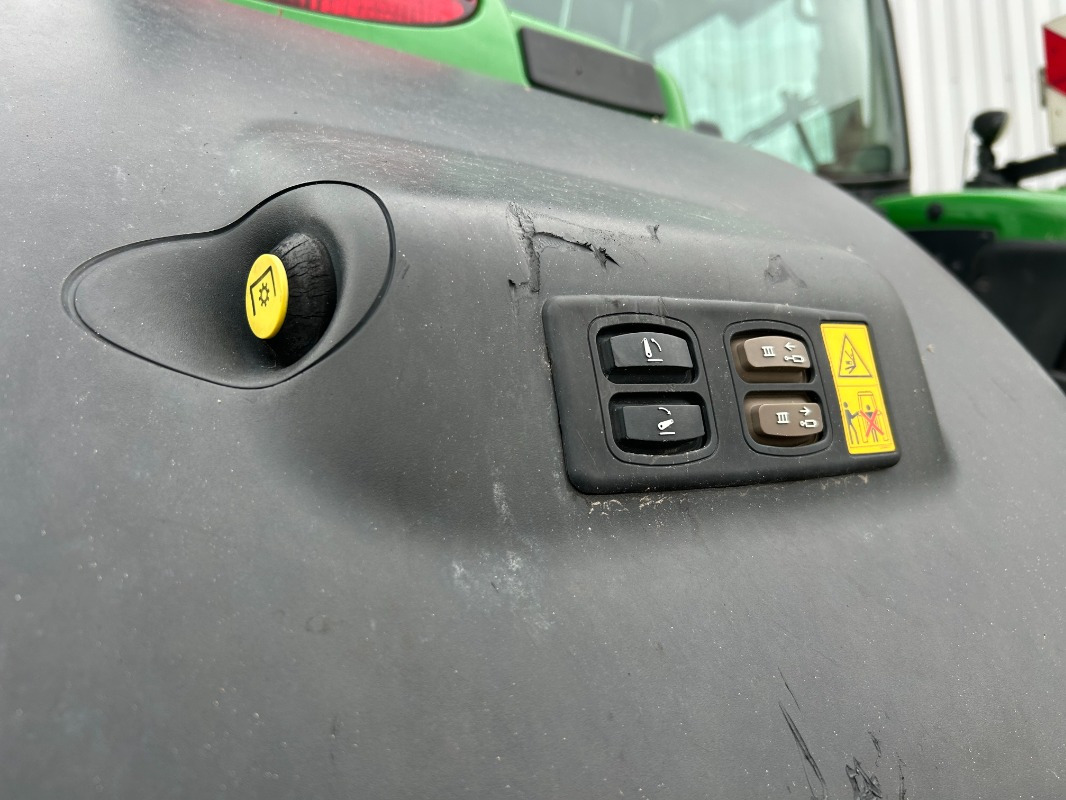 John Deere 6215R - Tracteur agricole: photos 3 John Deere 6215R - Tracteur agricole: photos 3