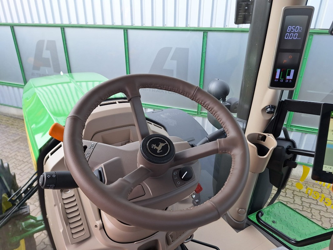 John Deere 6R 230 **MIETRÜCKLÄUFER** - Tracteur agricole: photos 4 John Deere 6R 230 **MIETRÜCKLÄUFER** - Tracteur agricole: photos 4