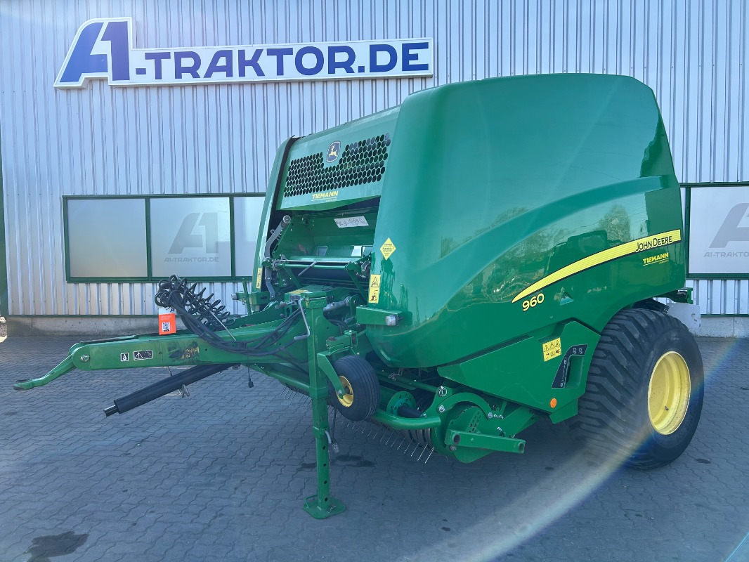 John Deere 960 Premium - Enrubanneuse: photos 1 John Deere 960 Premium - Enrubanneuse: photos 1