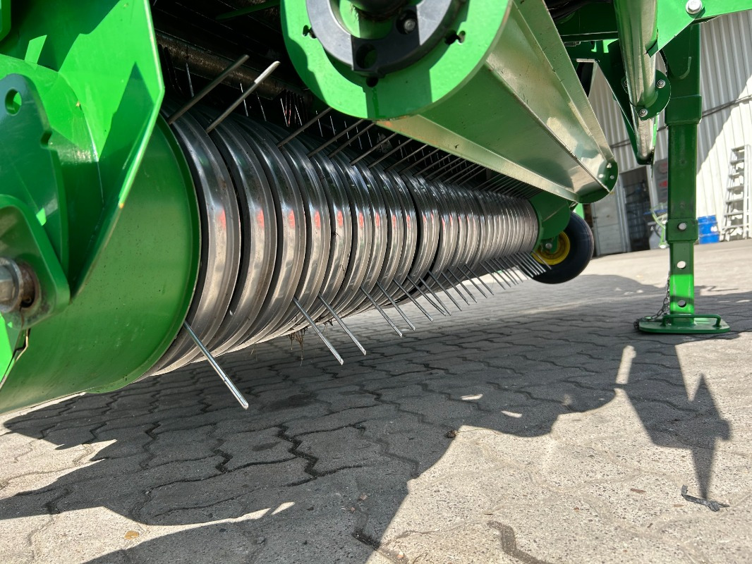 John Deere V461R - Enrubanneuse: photos 5 John Deere V461R - Enrubanneuse: photos 5