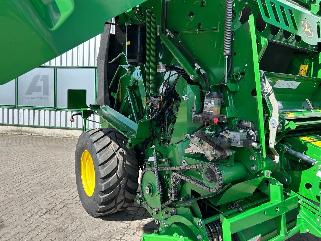 John Deere V461R - Enrubanneuse: photos 4 John Deere V461R - Enrubanneuse: photos 4