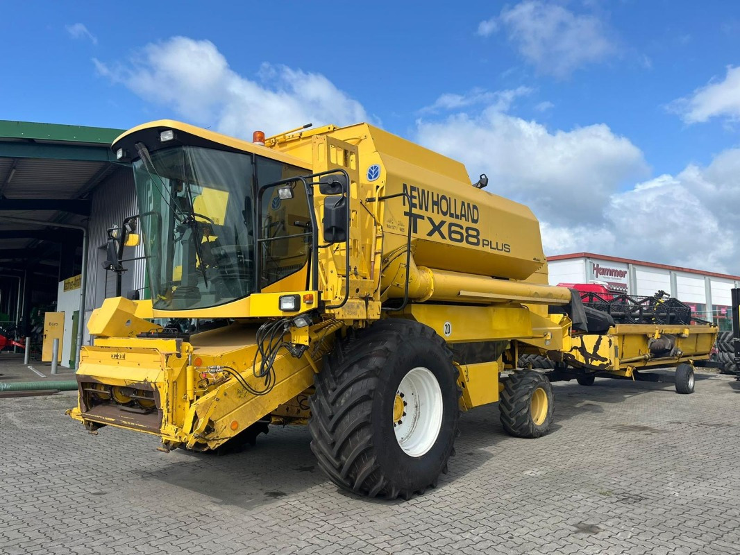 New Holland TX 68 Plus - Moissonneuse-batteuse: photos 1 New Holland TX 68 Plus - Moissonneuse-batteuse: photos 1