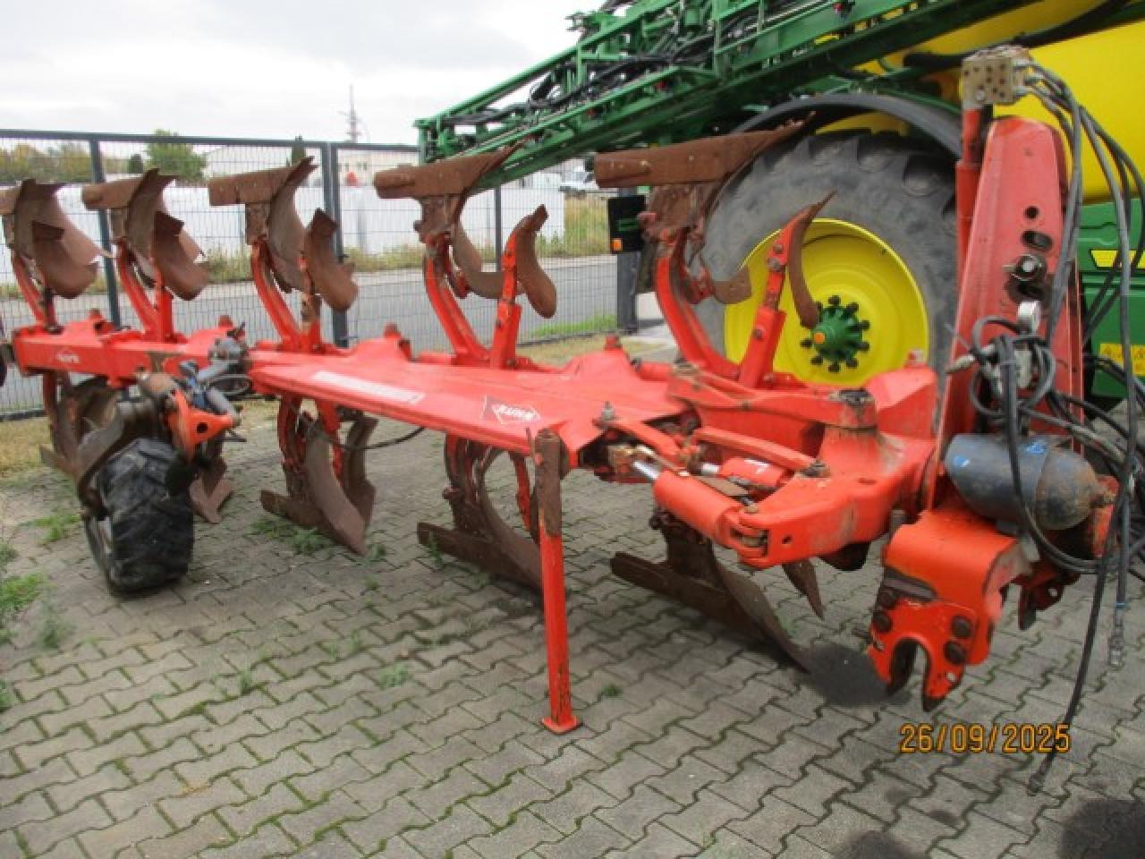 Kuhn Varimaster 152 NSH - Charrue: photos 1 Kuhn Varimaster 152 NSH - Charrue: photos 1