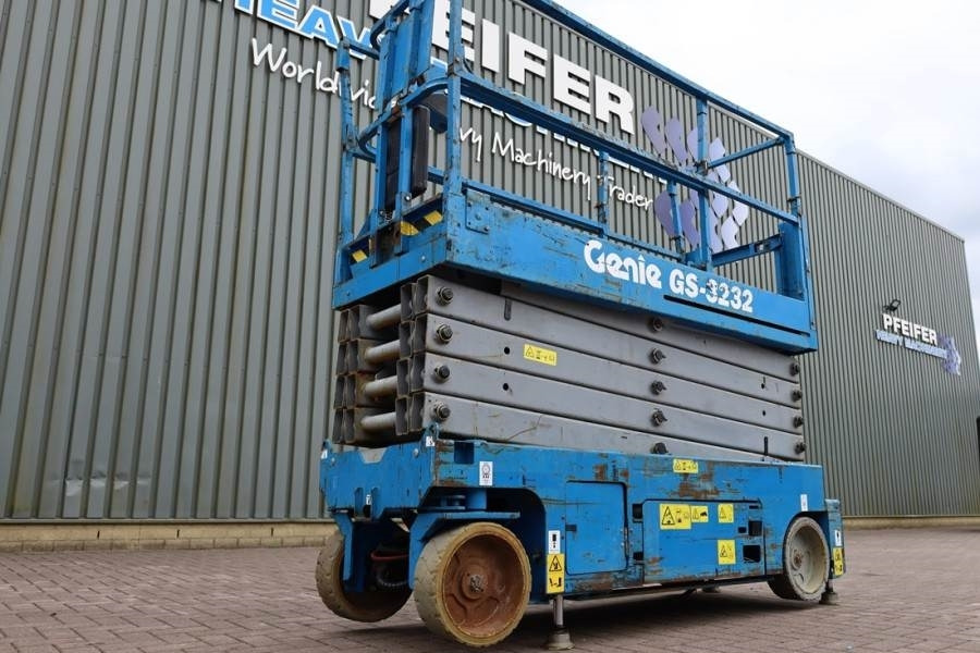 Genie GS3232 Hydraulic Outriggers, Electric, 11.75m Work - Nacelle ciseaux: photos 4 Genie GS3232 Hydraulic Outriggers, Electric, 11.75m Work - Nacelle ciseaux: photos 4