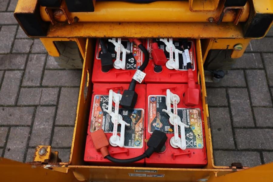 Haulotte Compact 10N As-Is, Electric, 10m Working Height, 2 - Nacelle ciseaux: photos 5 Haulotte Compact 10N As-Is, Electric, 10m Working Height, 2 - Nacelle ciseaux: photos 5