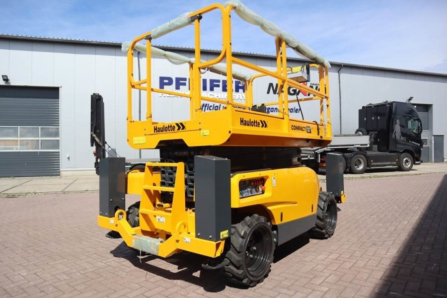 Haulotte Compact 12DX Valid Inspection, *Guarantee! Diesel, - Nacelle ciseaux: photos 2 Haulotte Compact 12DX Valid Inspection, *Guarantee! Diesel, - Nacelle ciseaux: photos 2
