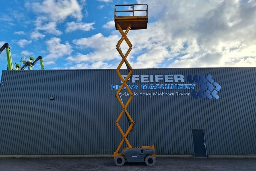 Haulotte Compact 12RTE Electric, 12m Working Height, 450kg - Nacelle ciseaux: photos 3 Haulotte Compact 12RTE Electric, 12m Working Height, 450kg - Nacelle ciseaux: photos 3