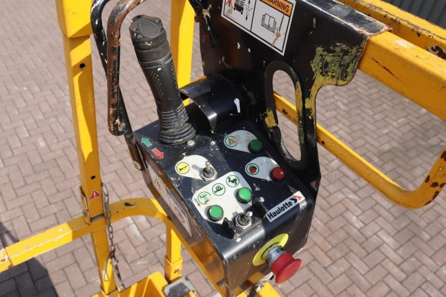 Haulotte Compact 14 Electric, 14m Working Height, 350kg Cap - Nacelle ciseaux: photos 4 Haulotte Compact 14 Electric, 14m Working Height, 350kg Cap - Nacelle ciseaux: photos 4