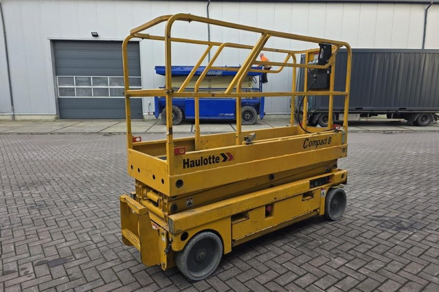Haulotte Compact 8 Electric, 8.2m Working Height, 350kg Cap - Nacelle ciseaux: photos 2 Haulotte Compact 8 Electric, 8.2m Working Height, 350kg Cap - Nacelle ciseaux: photos 2