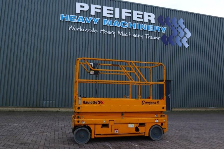 Haulotte Compact 8 Electric, 8.2m Working Height, 350kg Cap - Nacelle ciseaux: photos 1 Haulotte Compact 8 Electric, 8.2m Working Height, 350kg Cap - Nacelle ciseaux: photos 1