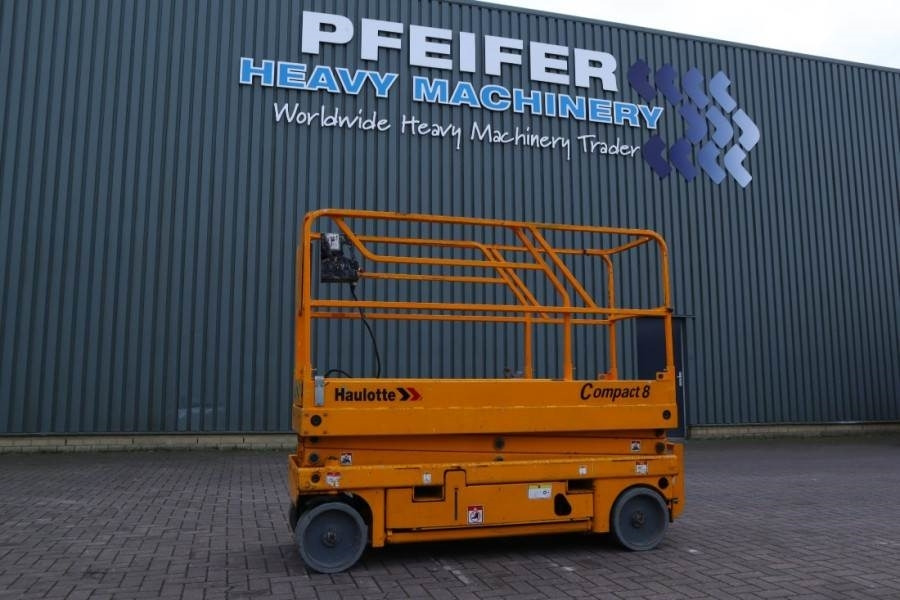Haulotte Compact 8 Electric, 8.2m Working Height, 350kg Cap - Nacelle ciseaux: photos 1 Haulotte Compact 8 Electric, 8.2m Working Height, 350kg Cap - Nacelle ciseaux: photos 1