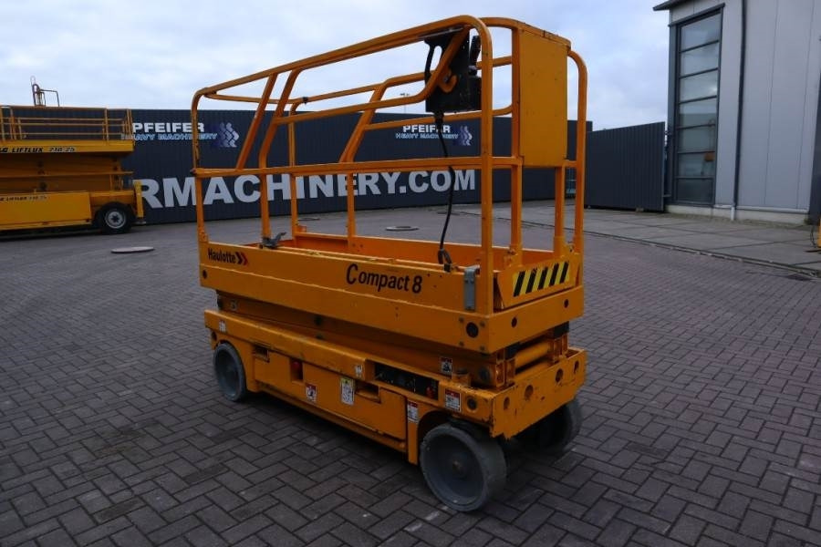 Haulotte Compact 8 Electric, 8.2m Working Height, 350kg Cap - Nacelle ciseaux: photos 2 Haulotte Compact 8 Electric, 8.2m Working Height, 350kg Cap - Nacelle ciseaux: photos 2