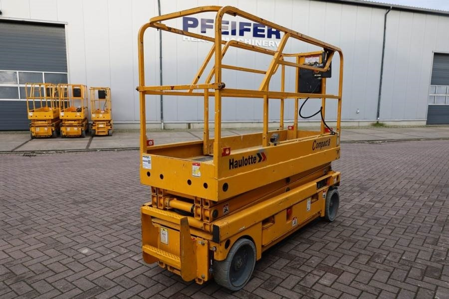 Haulotte Compact 8 Electric, 8.2m Working Height, 350kg Cap - Nacelle ciseaux: photos 2 Haulotte Compact 8 Electric, 8.2m Working Height, 350kg Cap - Nacelle ciseaux: photos 2