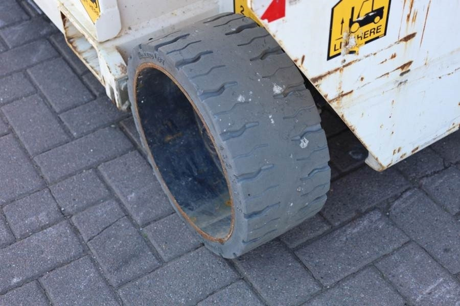 Nacelle ciseaux Holland Lift Ecostar HL-9710 Electric, 12m Working Height, 325k: photos 11 Nacelle ciseaux Holland Lift Ecostar HL-9710 Electric, 12m Working Height, 325k: photos 11