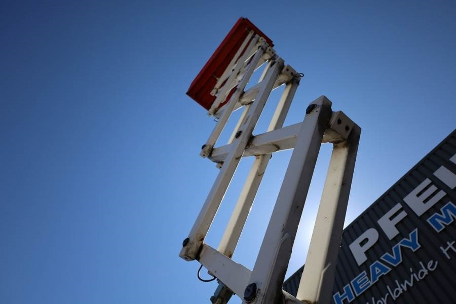 Nacelle ciseaux Holland Lift Ecostar HL-9710 Electric, 12m Working Height, 325k: photos 9 Nacelle ciseaux Holland Lift Ecostar HL-9710 Electric, 12m Working Height, 325k: photos 9