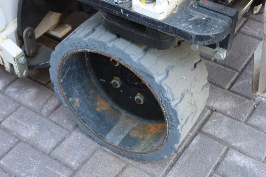 Nacelle ciseaux Holland Lift Ecostar HL-9710 Electric, 12m Working Height, 325k: photos 13 Nacelle ciseaux Holland Lift Ecostar HL-9710 Electric, 12m Working Height, 325k: photos 13