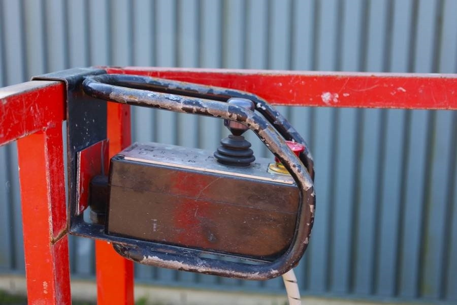 Holland Lift Ecostar HL-9714 Electric, 12m Working Height, 325k - Nacelle ciseaux: photos 4 Holland Lift Ecostar HL-9714 Electric, 12m Working Height, 325k - Nacelle ciseaux: photos 4