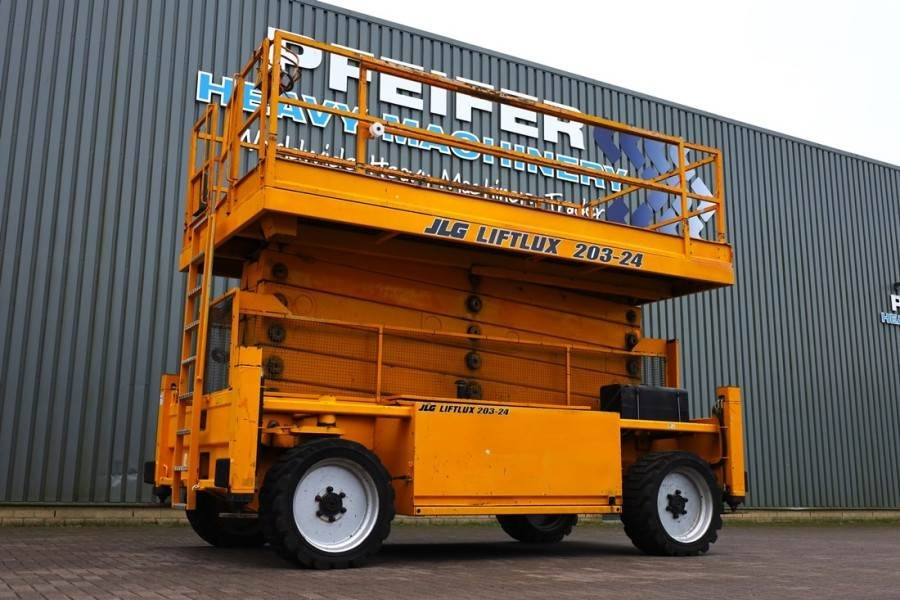 JLG 203-24 Diesel, 4x4 Drive, 22.3m Working Height, 75 - Nacelle ciseaux: photos 1 JLG 203-24 Diesel, 4x4 Drive, 22.3m Working Height, 75 - Nacelle ciseaux: photos 1
