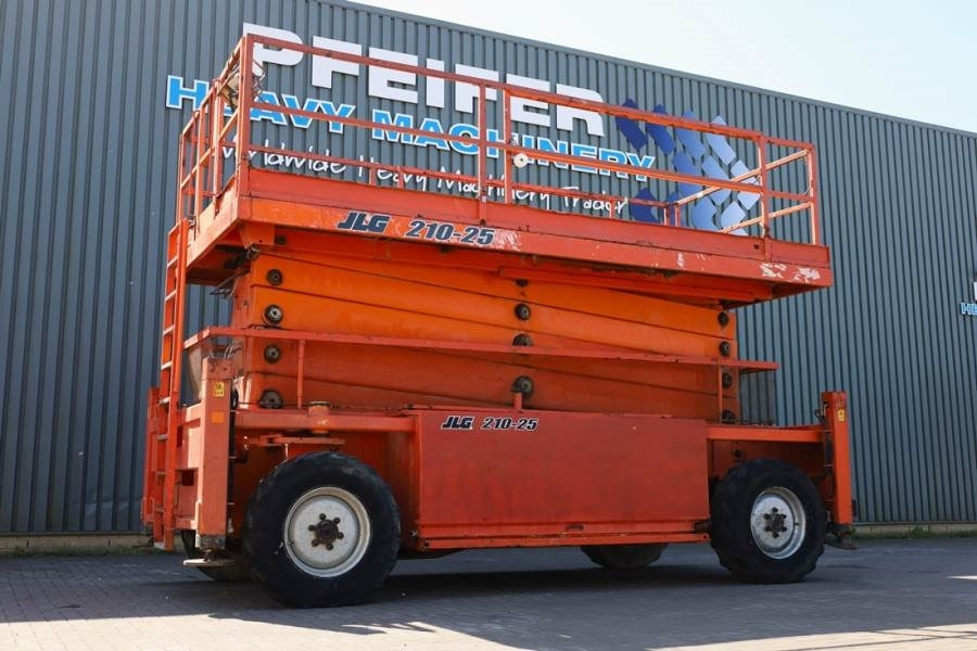 JLG 210-25 Diesel, 4x4 Drive, 23m Working Height, 1000 - Nacelle ciseaux: photos 1 JLG 210-25 Diesel, 4x4 Drive, 23m Working Height, 1000 - Nacelle ciseaux: photos 1
