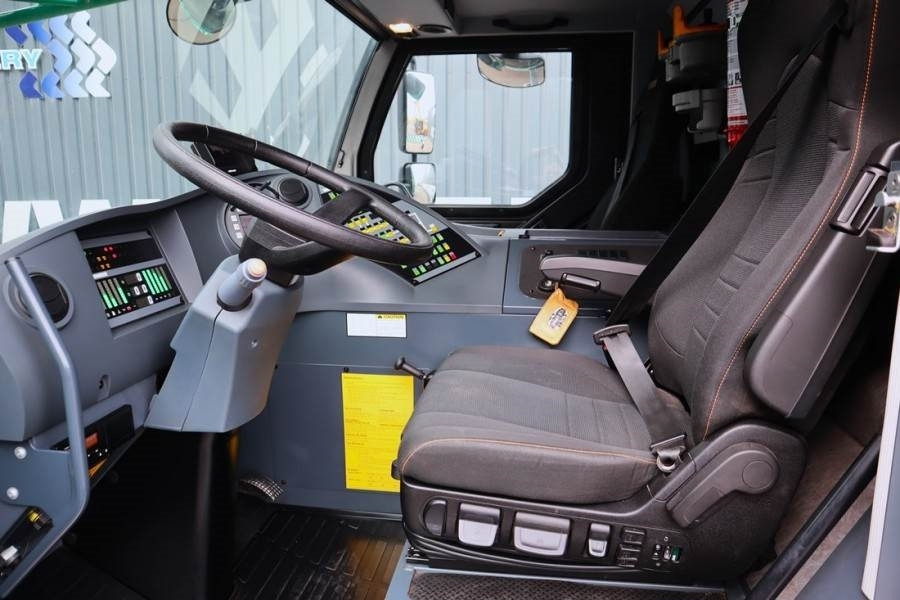 Liebherr LTM1050-3.1 6x6x6 Drive, VarioBase, 50t Capacity, - Grue tout-terrain: photos 4 Liebherr LTM1050-3.1 6x6x6 Drive, VarioBase, 50t Capacity, - Grue tout-terrain: photos 4