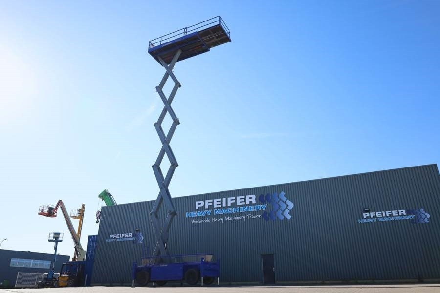 Liftlux SL205-25D Diesel, 4x4 Drive, Hydraulic Deck Extens - Nacelle ciseaux: photos 3 Liftlux SL205-25D Diesel, 4x4 Drive, Hydraulic Deck Extens - Nacelle ciseaux: photos 3