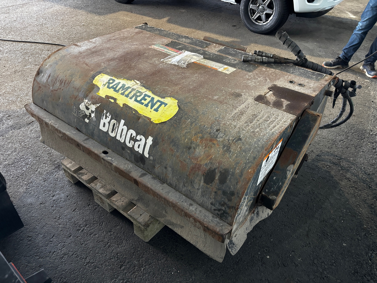 Bobcat 60 SWEEPER - Brosse: photos 1 Bobcat 60 SWEEPER - Brosse: photos 1
