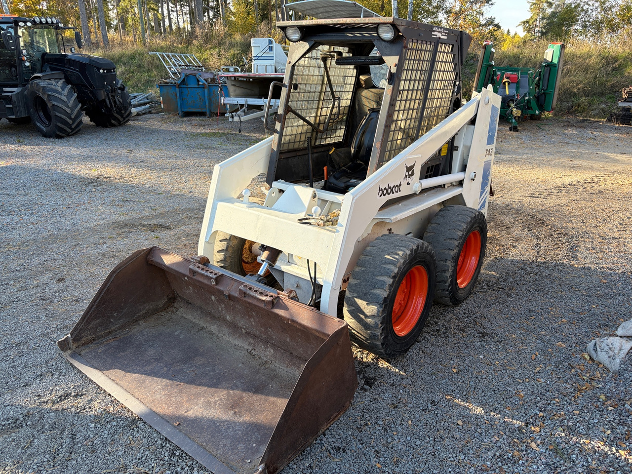 Bobcat 743 - Chargeuse sur pneus: photos 1 Bobcat 743 - Chargeuse sur pneus: photos 1