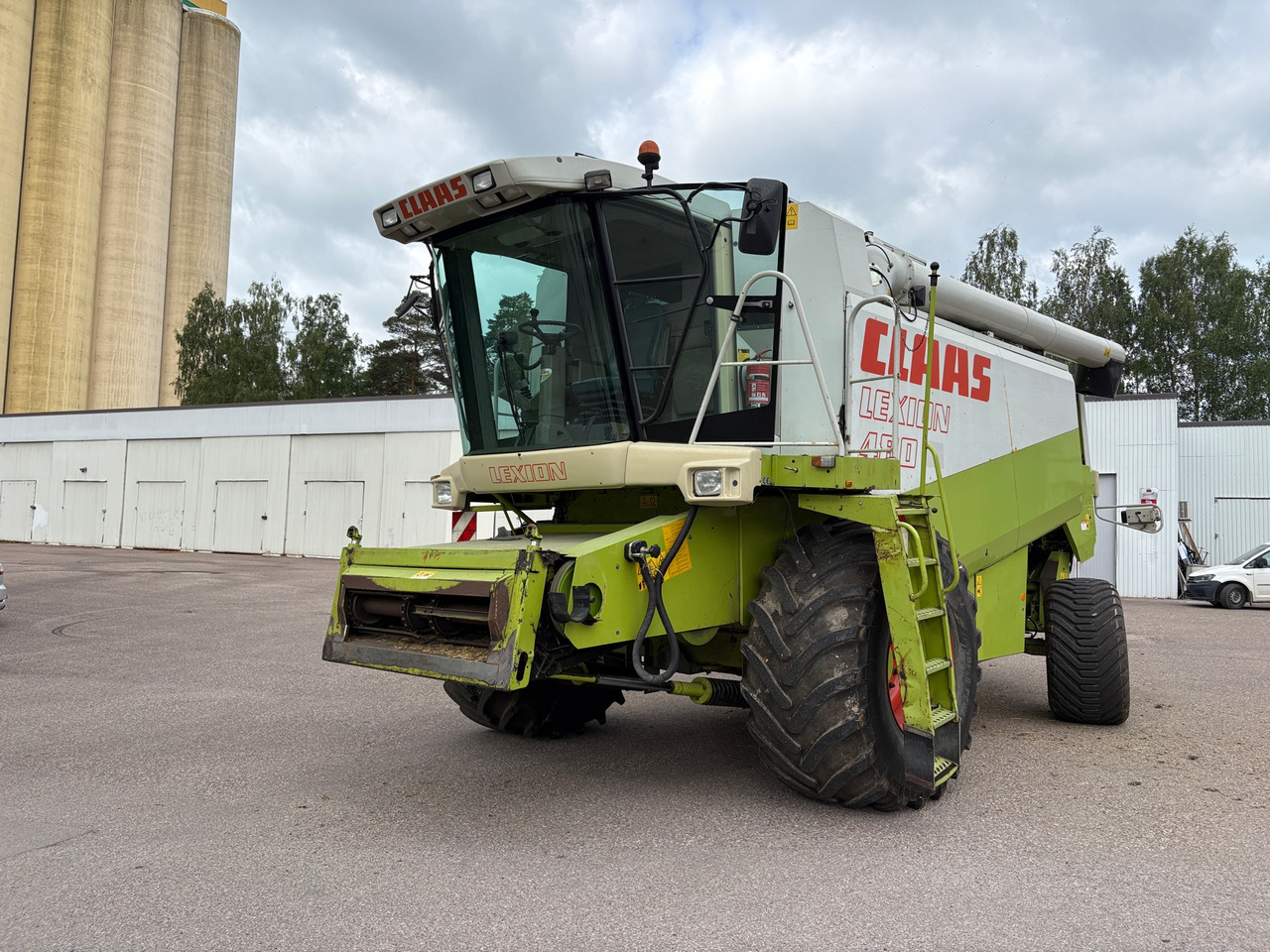 Claas Lexion 480 - Moissonneuse-batteuse: photos 1 Claas Lexion 480 - Moissonneuse-batteuse: photos 1