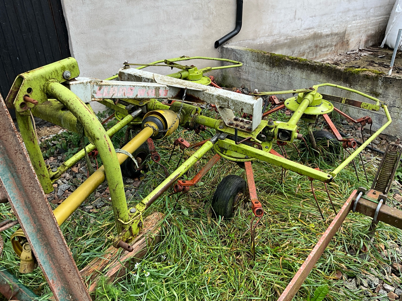 Claas W 450 S - Faneuse: photos 1 Claas W 450 S - Faneuse: photos 1