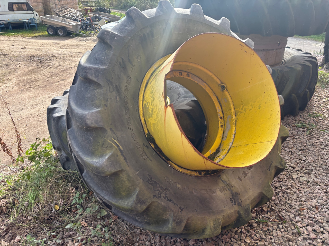 Dubbelmontage 600/65R28 till John Deere fram 2st - Pneu pour Machine agricole: photos 1 Dubbelmontage 600/65R28 till John Deere fram 2st - Pneu pour Machine agricole: photos 1