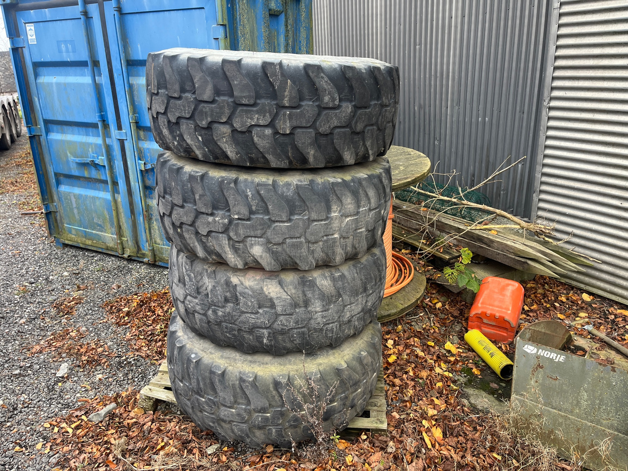 Dunlop 405/70 R20 - Pneu pour Engins de chantier: photos 1 Dunlop 405/70 R20 - Pneu pour Engins de chantier: photos 1