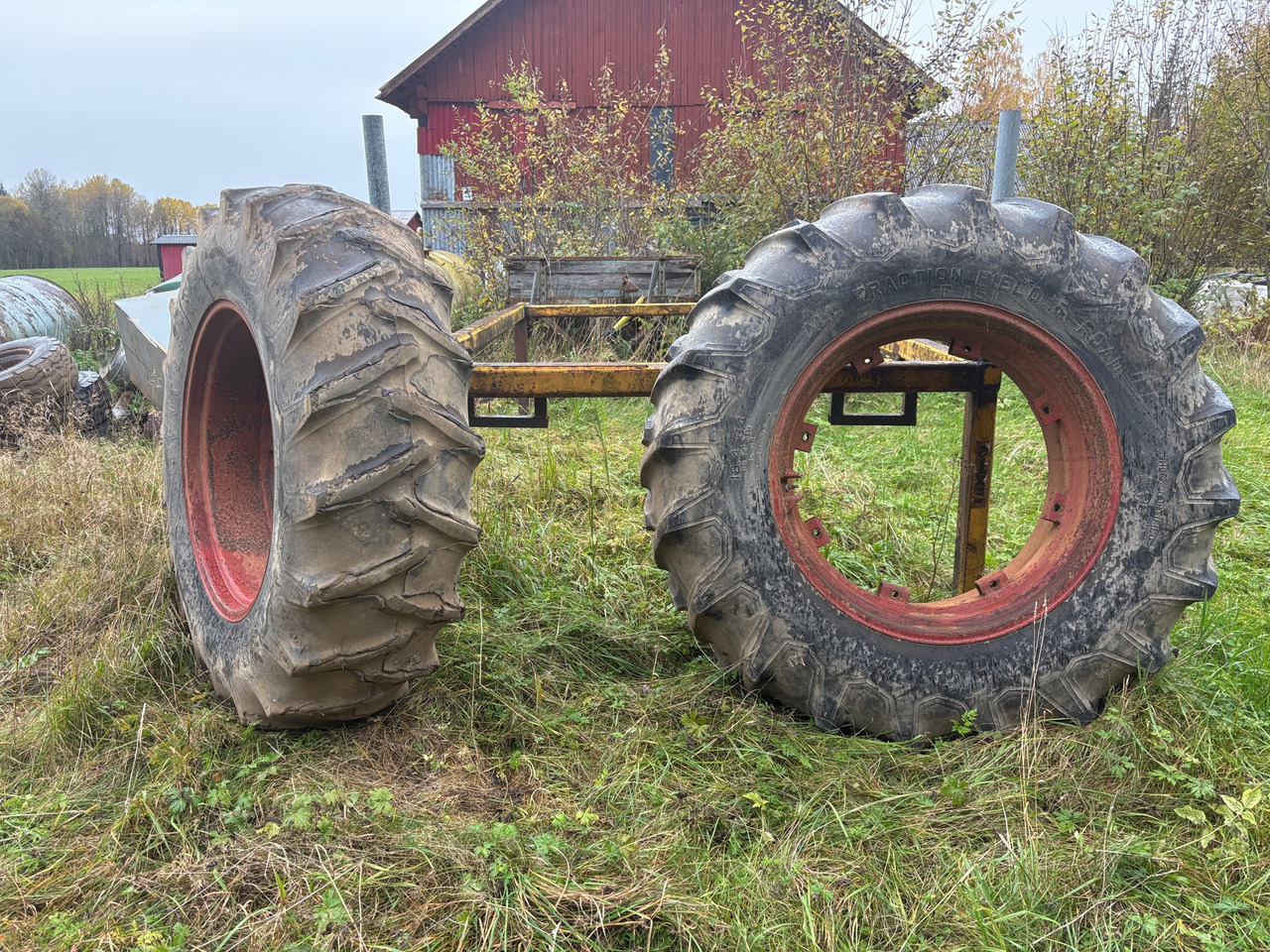 Firestone 18.4-34 - Pneu pour Machine agricole: photos 1 Firestone 18.4-34 - Pneu pour Machine agricole: photos 1