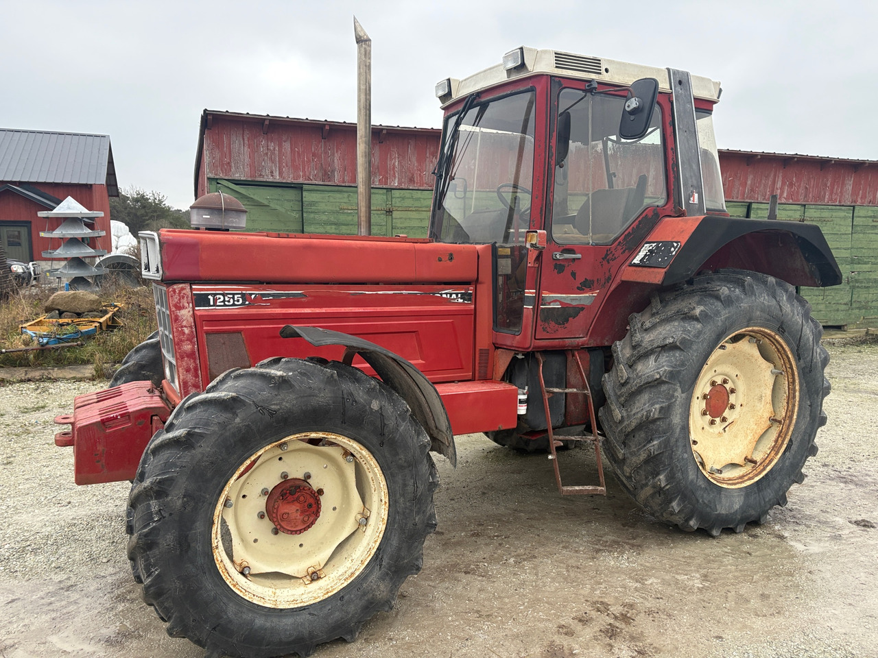 International 1255 XL - Tracteur agricole: photos 1 International 1255 XL - Tracteur agricole: photos 1