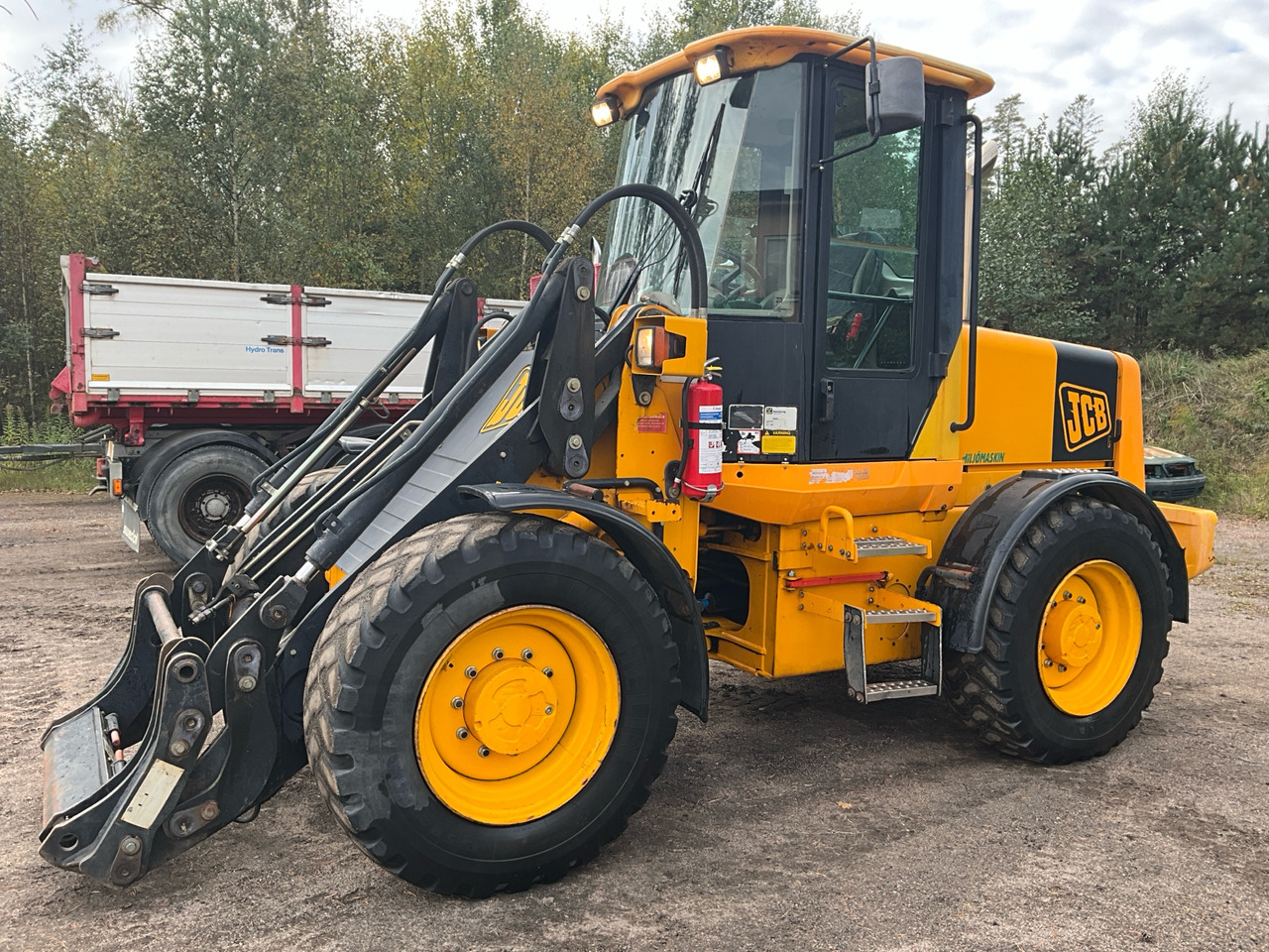 JCB 411 - Chargeuse sur pneus: photos 1 JCB 411 - Chargeuse sur pneus: photos 1