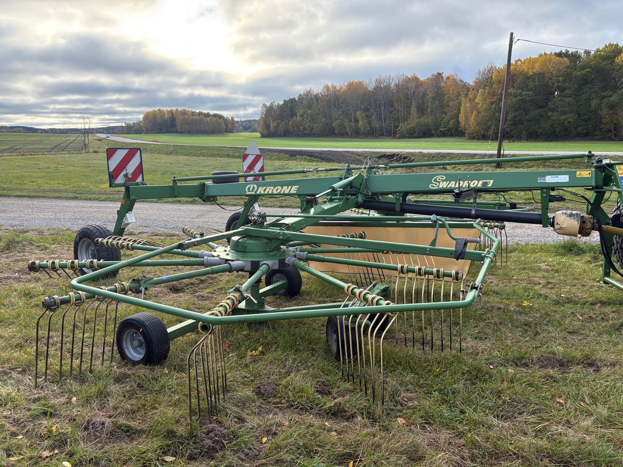 Krone Swadro 700 - Faneuse: photos 1 Krone Swadro 700 - Faneuse: photos 1