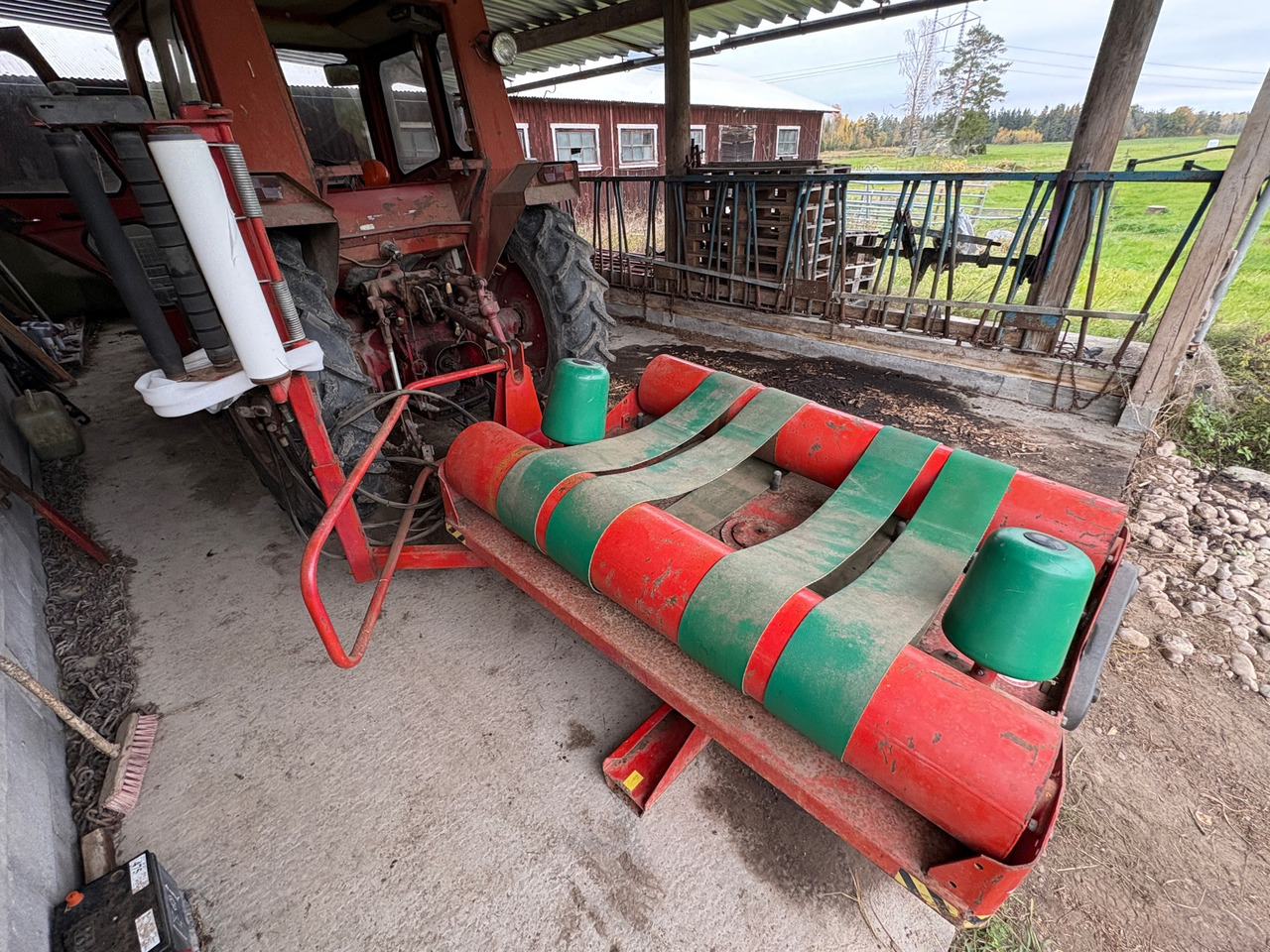 Kverneland UN7500 - Enrubanneuse: photos 1 Kverneland UN7500 - Enrubanneuse: photos 1