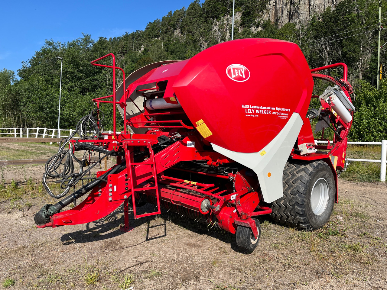 Lely Welger RPC 245 Tornado - Presse à balles rondes: photos 1 Lely Welger RPC 245 Tornado - Presse à balles rondes: photos 1